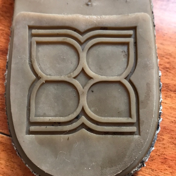 BCBGMAXAZRIA flat sandals - Picture 6 of 6